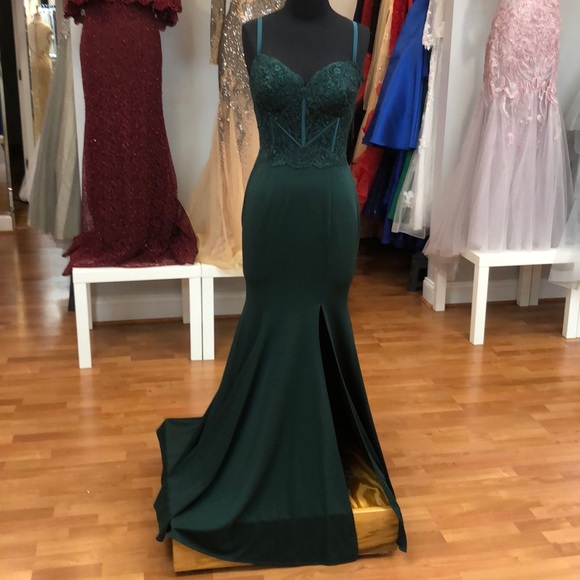 2Her2Him Dresses & Skirts - ⭐️SOLD⭐️ Prom or bridesmaid dress, green with lace